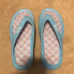 Pretty blue color wedge thongs